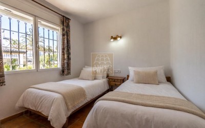 Chalet dividido en 2 viviendas independientes en El Albir.